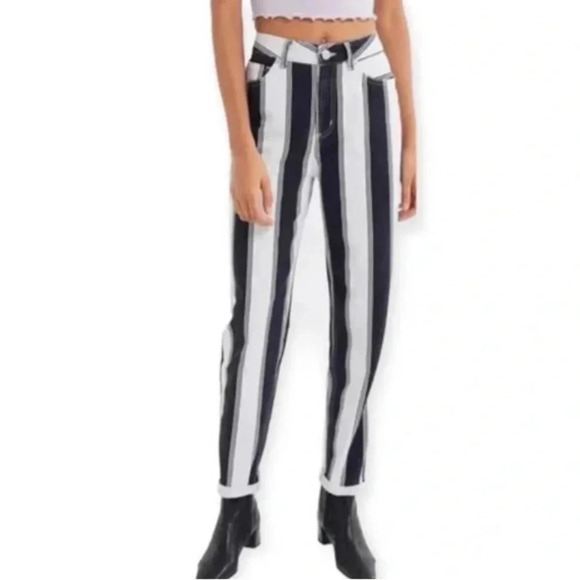 Urban Outfitters BDG Mom High Waisted Jeans 26 - Picture 2 of 16